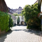 Der Weg vom Kirchhof zum Schloss