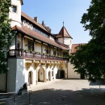 Blick zum ehemaligen Schlossinnenhof. Rechts davon ist der evangelische Kindergarten